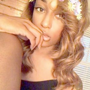 Meet your Posher, Jakía